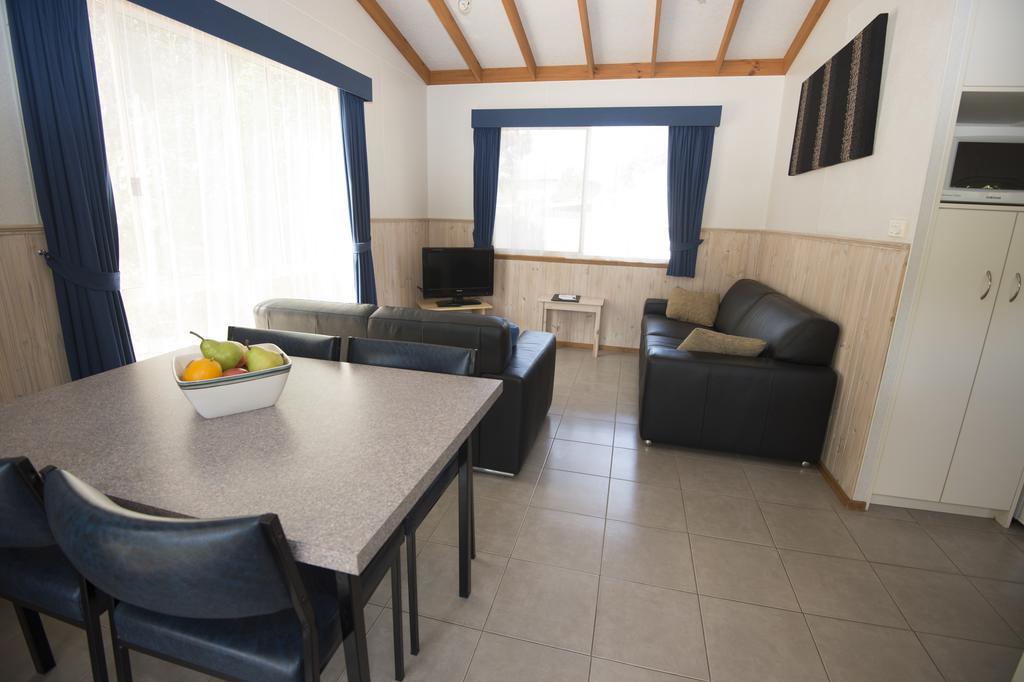 The Lakes Beachfront Holiday Park Lake Tyers Beach ภายนอก รูปภาพ
